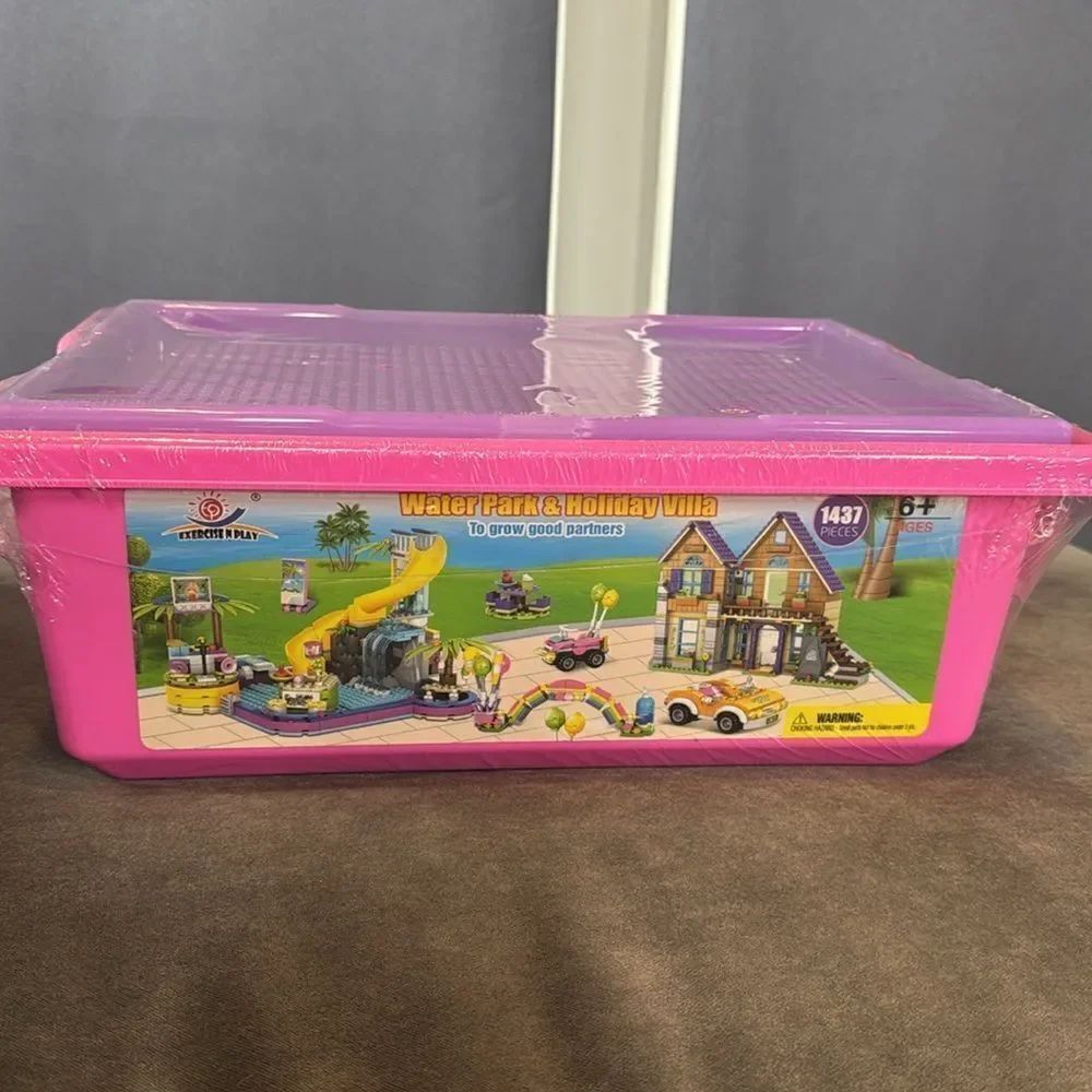Water Park & Holiday Villa Building Blocks in Storage Box Brand New